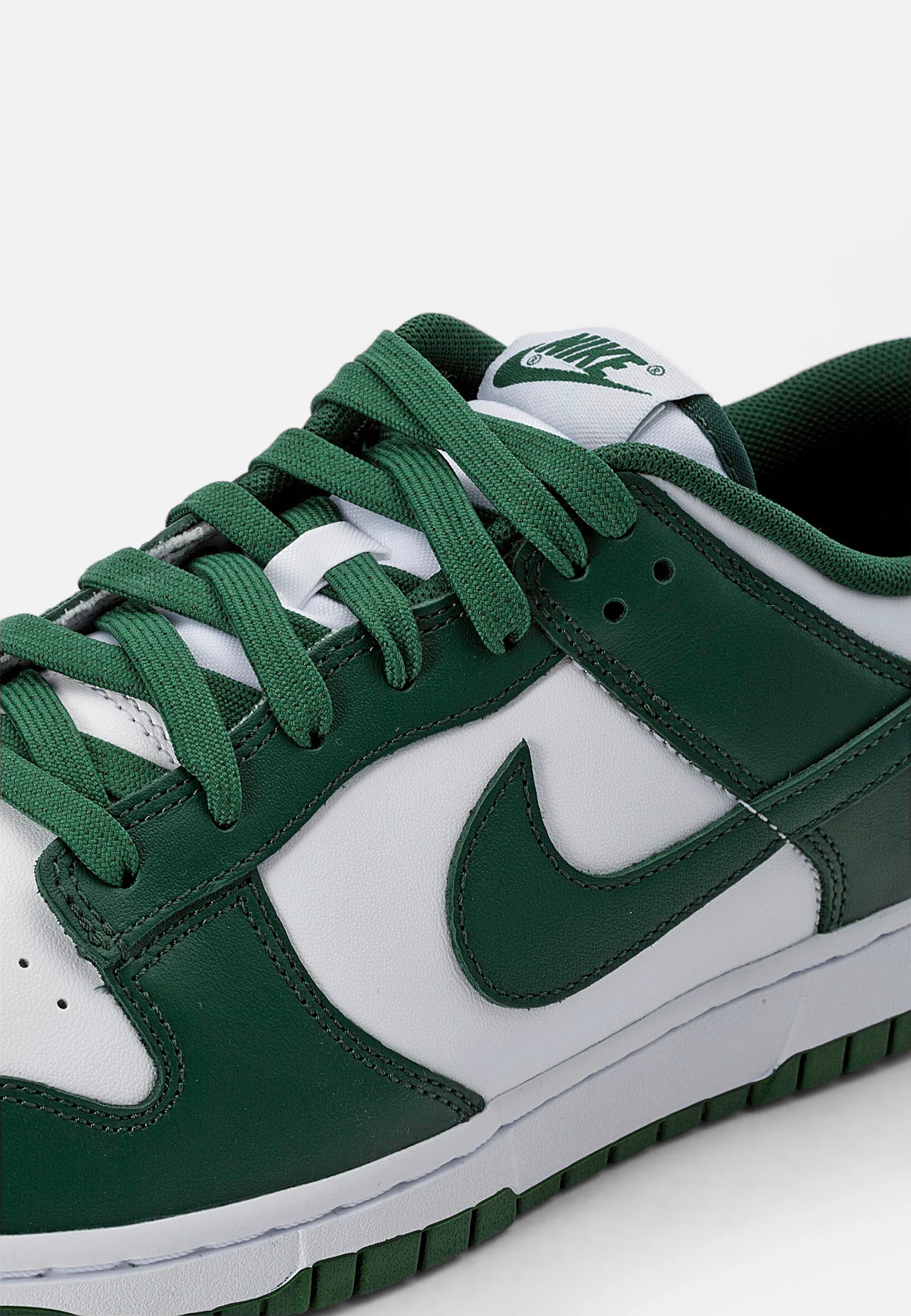 Nike Sb Dunk Low Shoes Classic