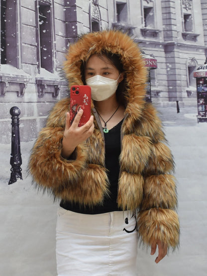 Short Faux Fur Coat with Thick Raccoon-Style Design Warm and Stylish