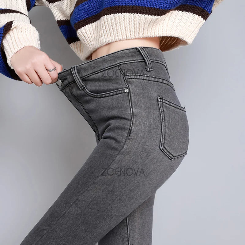 ZOENOVA Kvinnor Tjock sammetsjeans Fleece Varmt koreanskt Mode Hög midja Skinny Elastiska Byxor Jean Casual Legging Vinter 2023