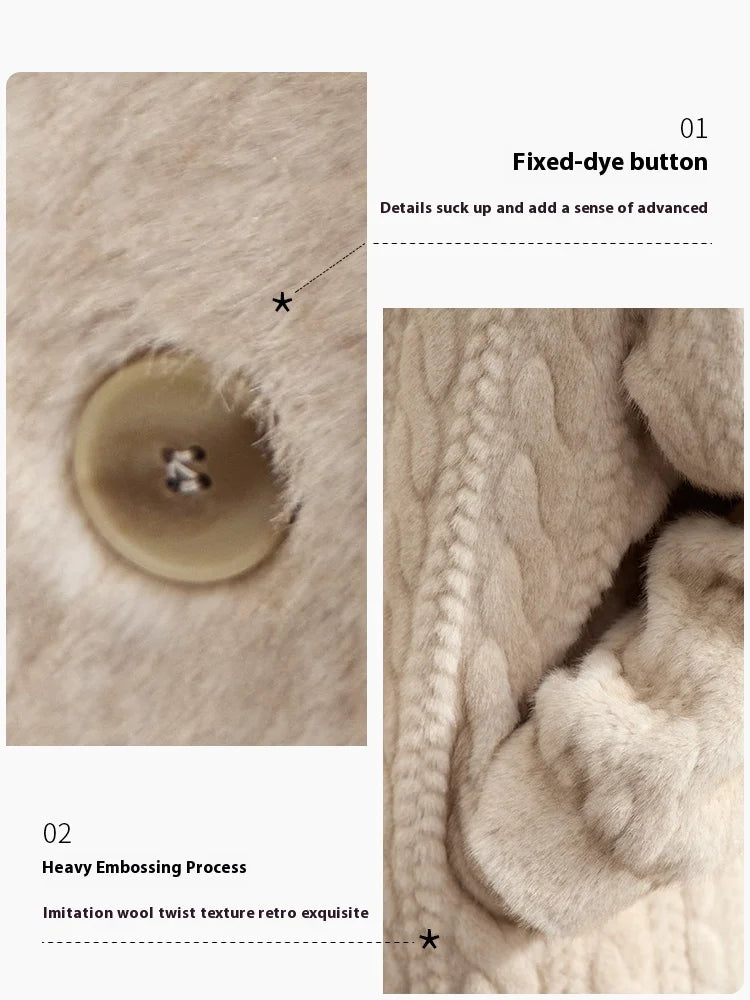 Förtjockad minkkofta i fuskpäls med V-ringning och lösa och enkel knappar