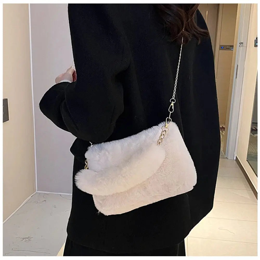 Fashion Women Fluffy Shoulder Bag – Winter Chain Underarm Bag med mjukt plyschhandtag