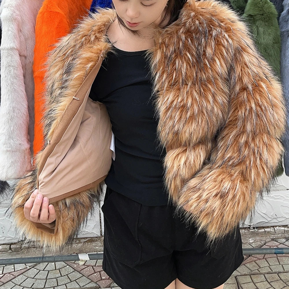 Short Faux Fur Coat with Thick Raccoon-Style Design Warm and Stylish