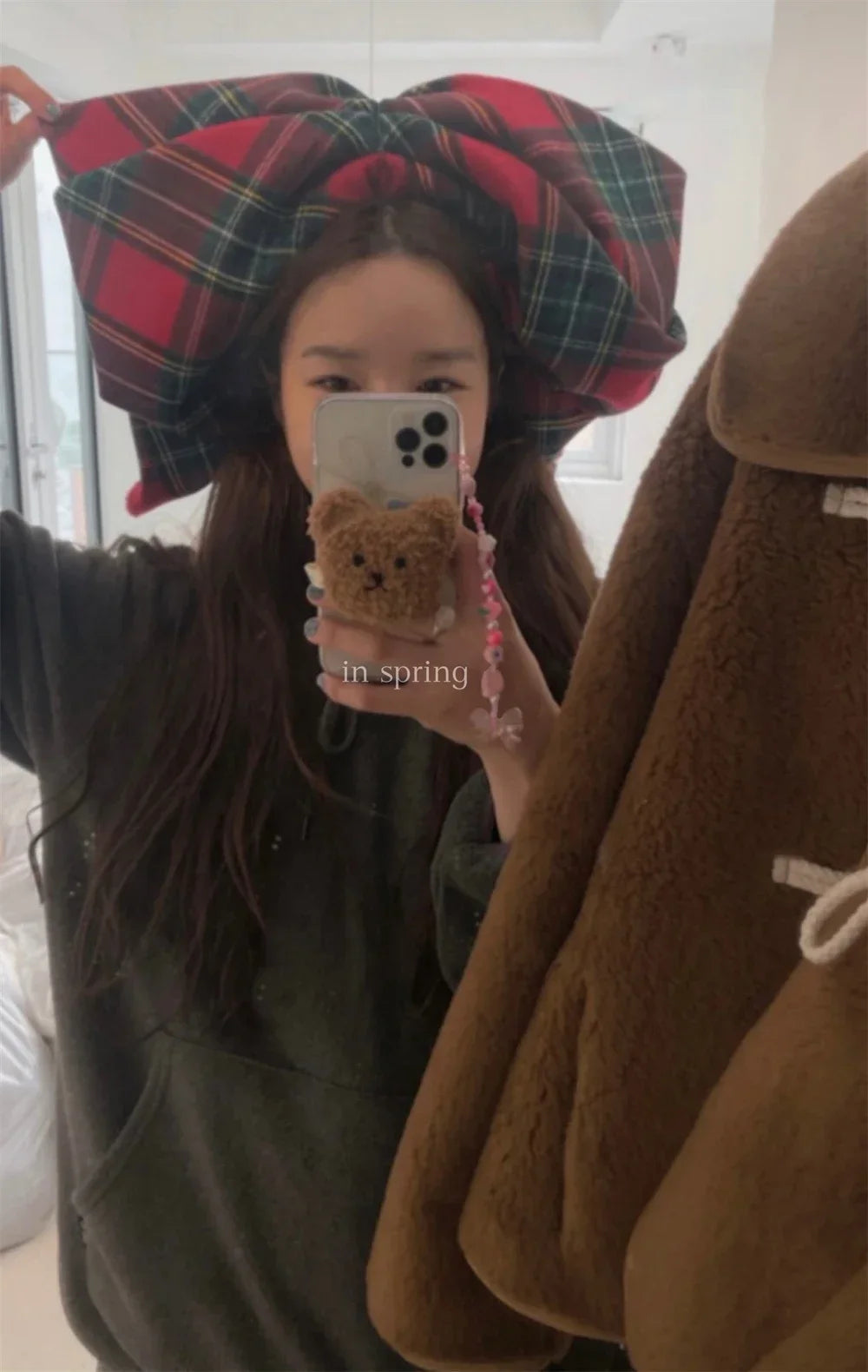 Korean Cute Warm Fluffy Bear Plysch Griptok-fäste för IPhone 16 Plus Universal Telefonhållare Finger Ring Support Stand Grip Tok