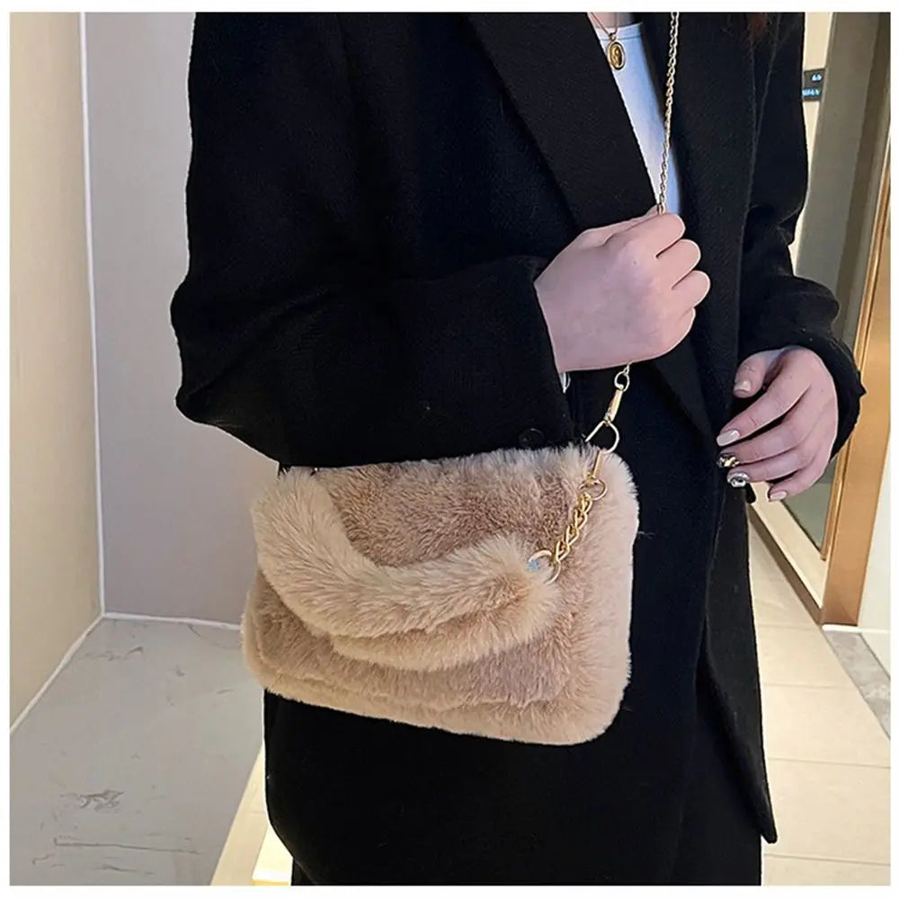 Fashion Women Fluffy Shoulder Bag – Winter Chain Underarm Bag med mjukt plyschhandtag