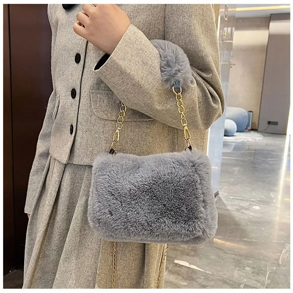 Fashion Women Fluffy Shoulder Bag – Winter Chain Underarm Bag med mjukt plyschhandtag