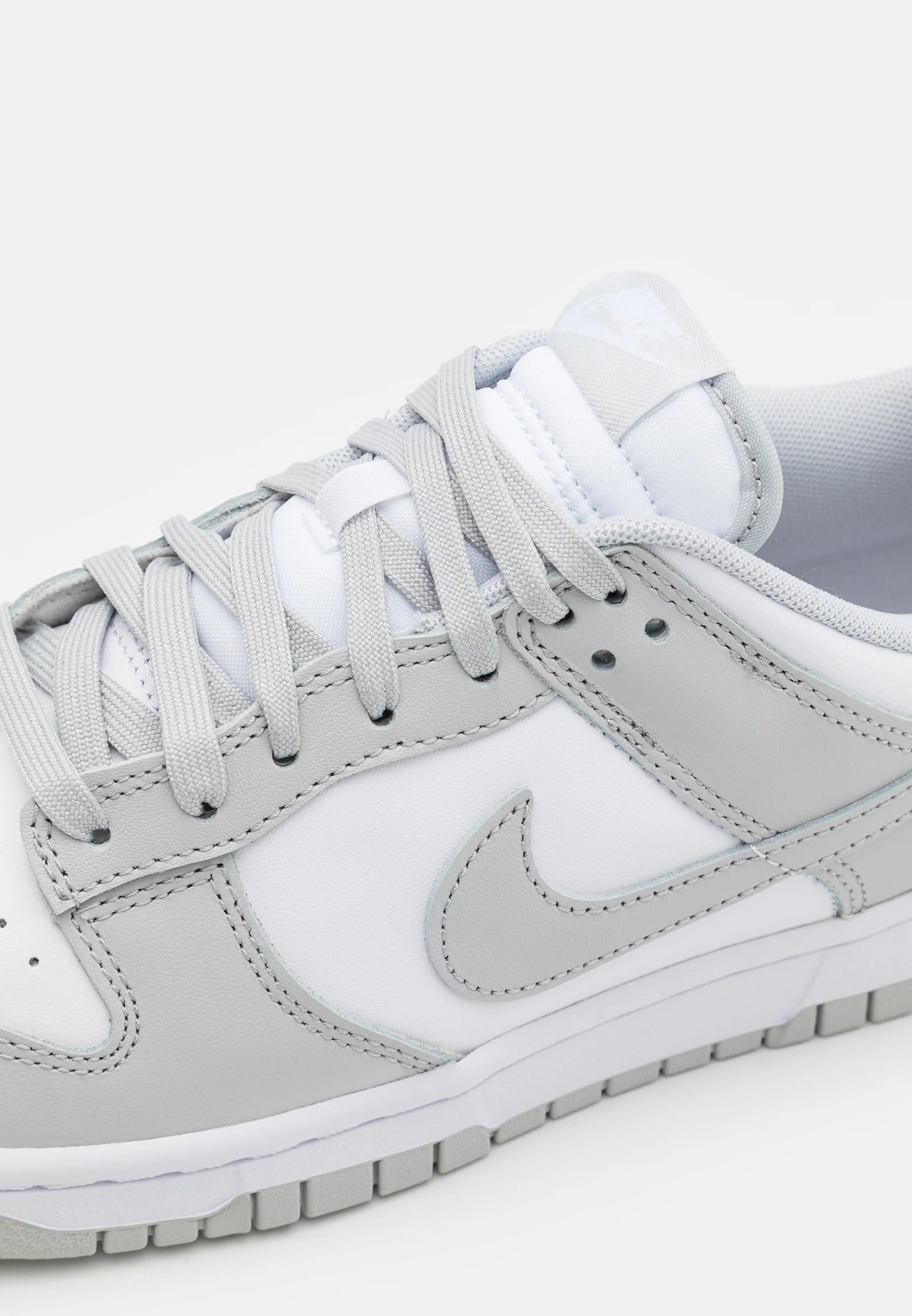 Nike Sb Dunk Low Shoes Classic